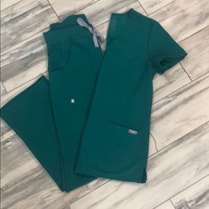 Hunter Green Figs Scrub SET